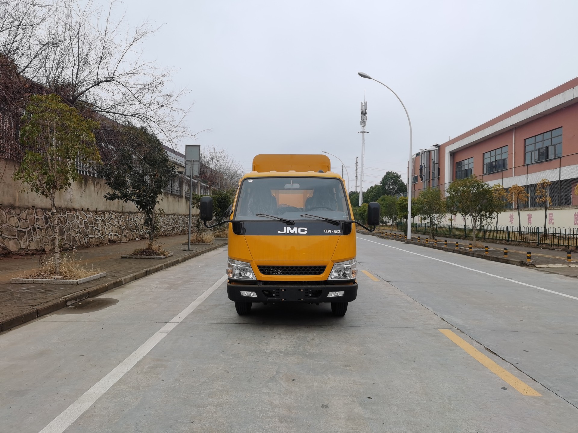 江鈴一級(jí)翻轉(zhuǎn)防撞緩沖車帶屏幕（配曼力西防撞緩沖包）